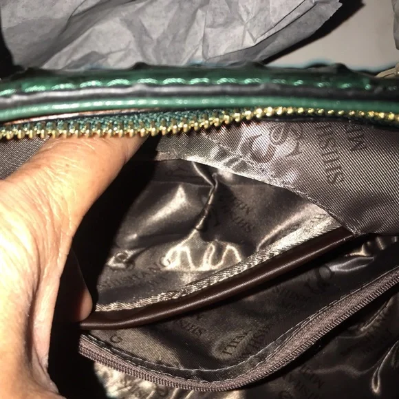 NWOT Women’s Crocodile-Embossed Handbag - Picture 10 of 16